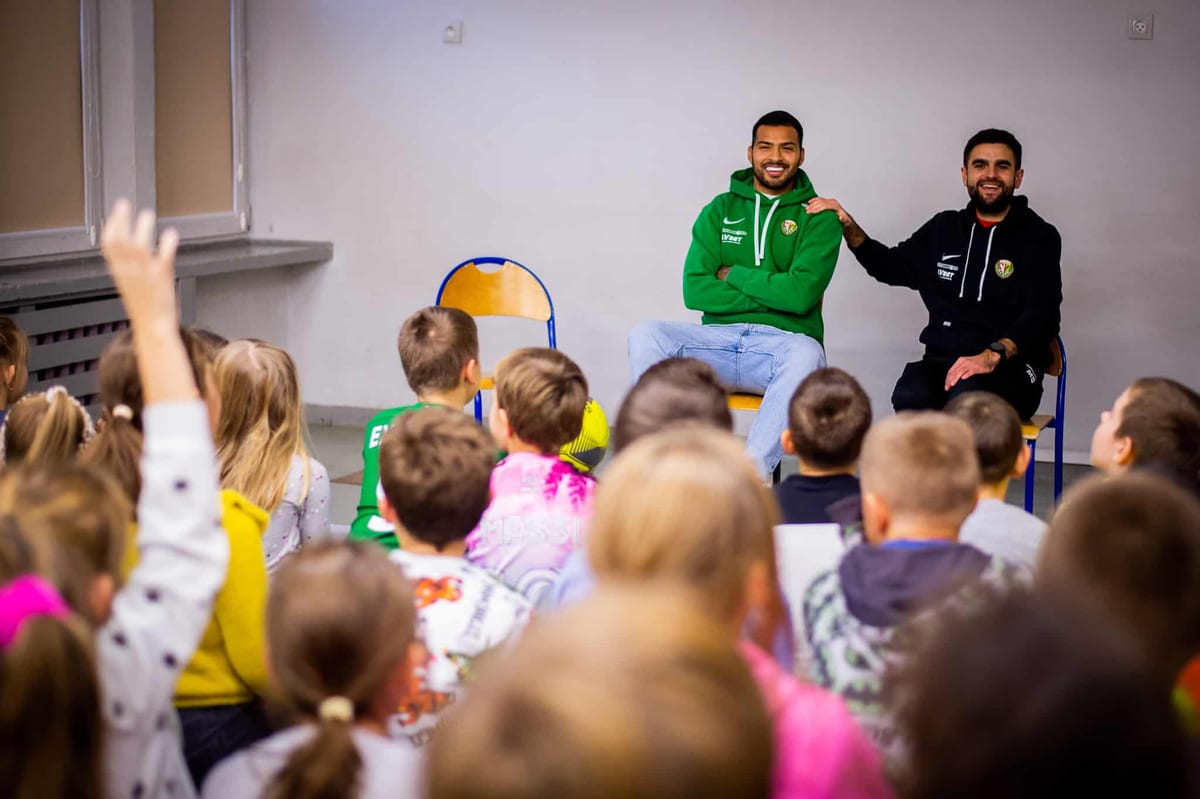 Gwiazdor Śląska Wrocław odwiedził uczniów jednej ze szkół podstawowych