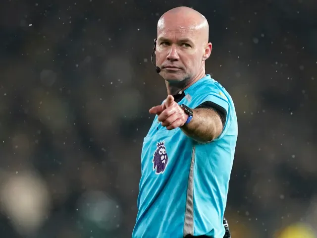 Trener Chelsea oburzony uwagą sędziego do przedmeczowego kręgu jedności.