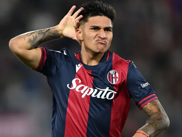 Manchester United obserwuje napastnika Bolonii w Lidze Europy.