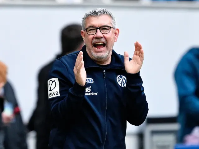 Mistrzowie z Monachium odwiedzają Mainz po fetowaniu tytułu.