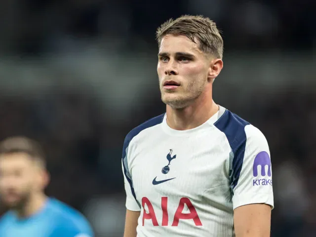 Obrońca Tottenhamu woli Liverpool od Manchesteru United?