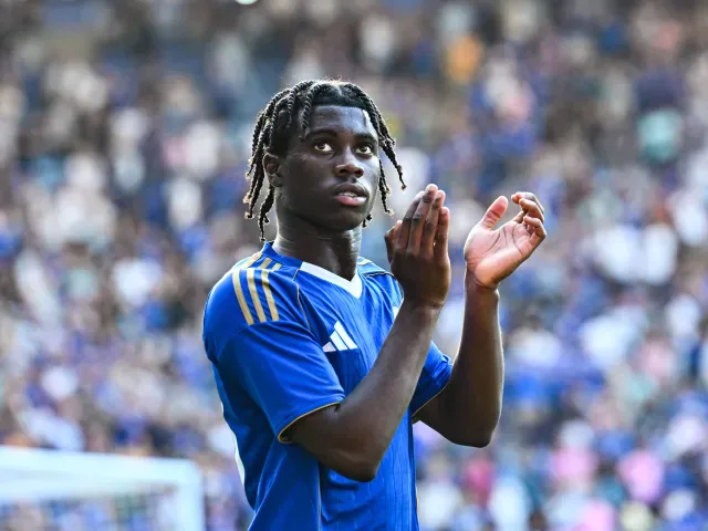 Arsenal wyprzedza Manchester United w walce o utalentowanego Jeremy'ego Mongę.