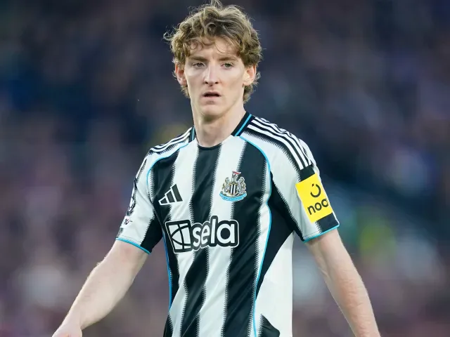 Liverpool nadal interesuje się Gordonem po odejściu Salaha.