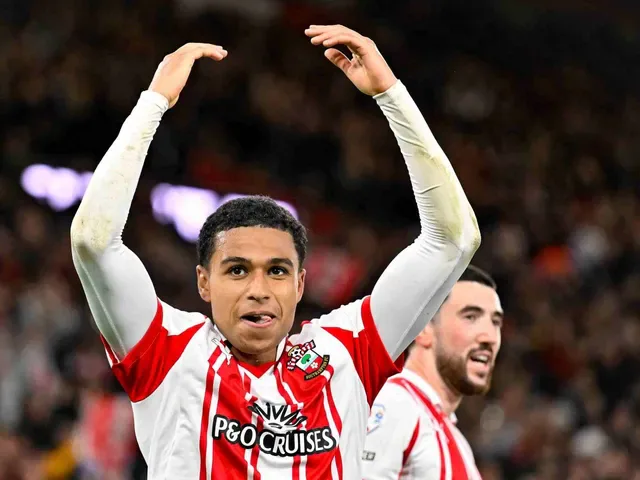 Manchester United szuka wzmocnień w Southampton po aferze Spygate, celując w Charlesa.
