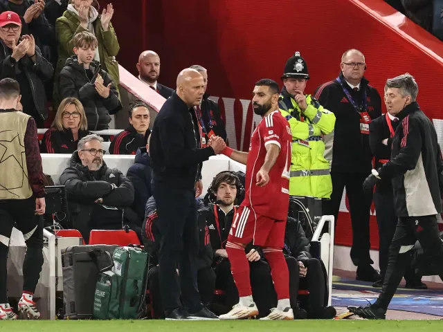 Slot przyznaje: Liverpool nie zastąpi Salaha jednym piłkarzem.