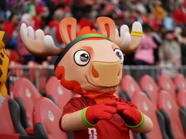 Kolorowe trio maskotek na mundial 2026: łoś, jaguar i bielik gotowi na otwarcie.