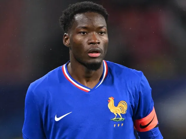 Manchester United oferuje okazja z Sewilli w poszukiwaniu defensywnego pomocnika.
