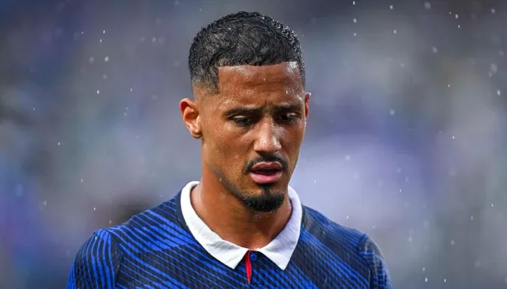Saliba walczy z bólem pleców przed kluczowym meczem Francji ze Szwecją.